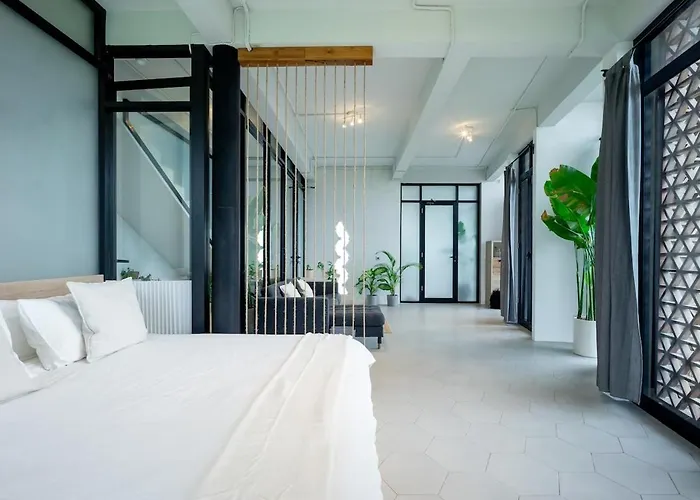 Modern Loft Apartment *